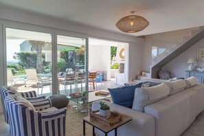 TV, fireplace, foosball, books - Villa Meraki, Sea View and pool (La Croix-Valmer)