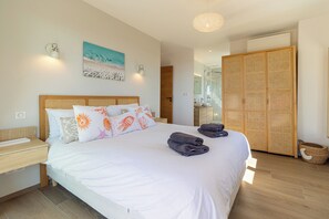 4 bedrooms, desk, iron/ironing board, travel crib - Villa Meraki, Sea View and pool (La Croix-Valmer)