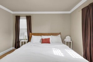 5 habitaciones y tabla de planchar con plancha 