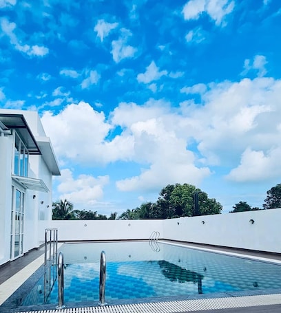 Outdoor pool. Prosland Hotel