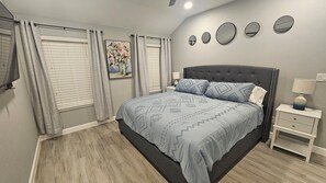 3 bedrooms, desk, iron/ironing board, free WiFi