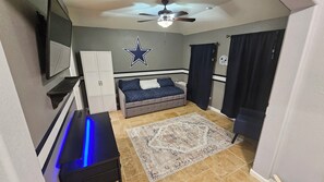 3 Schlafzimmer, Schreibtisch, Bügeleisen/Bügelbrett, kostenloses WLAN