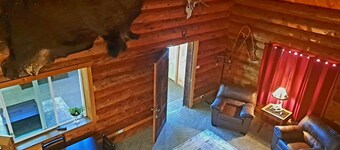 Cozy Middle Fork Cabin.                      
    Across from Clearwater River 