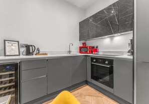 Køleskab, mikrobølgeovn, ovn, opvaskemaskine