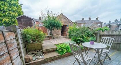 Pass the Keys | Spacious Garden Home in New Mills - Pet Friendly