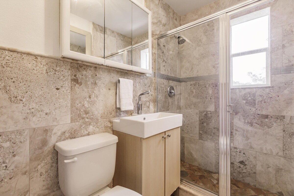 Photo 13 of Charming 2-bedroom bungalow just a short walk or bike to Naples famous beaches