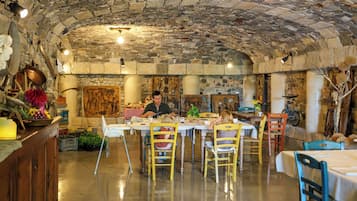 Colazione a base di specialità locali inclusa, servita tutte le mattine