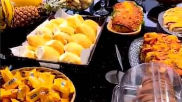 Sudah termasuk sarapan prasmanan setiap hari