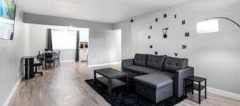 Cozy 1 Bed | Sleeps 4 Near Strip | Perfect GetAway