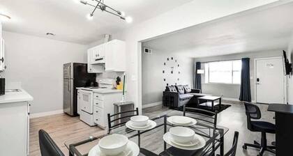 Cozy 1 Bed, Sleeps 4! Near Strip! Perfect GetAway!
