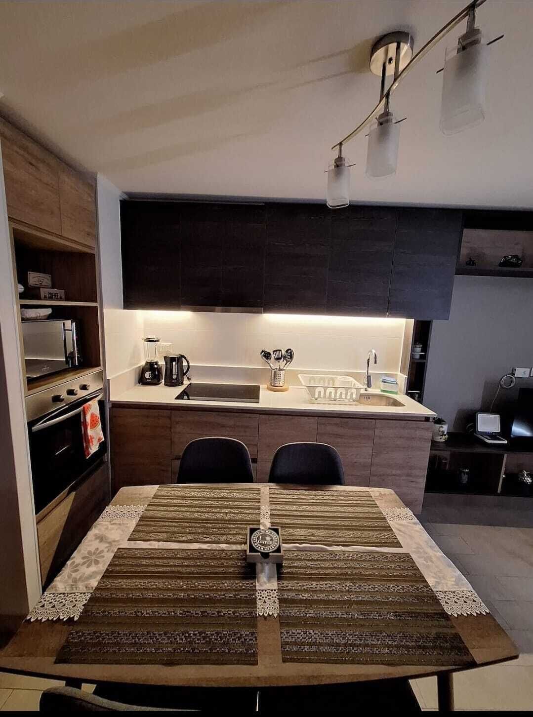 Køleskab, mikrobølgeovn, ovn, kogeplade