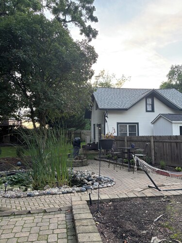 Two Bedroom Cottage House in Uptown Westerville