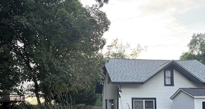 Two Bedroom Cottage House in Uptown Westerville