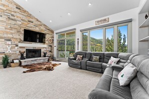 Apartment (5 Bedrooms) | Exterior - Lenawee #1726 (Keystone)