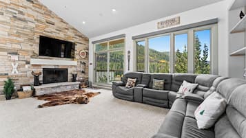 Condo (4 Bedrooms) | Property amenity