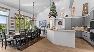 Condo (4 Bedrooms) | Property amenity