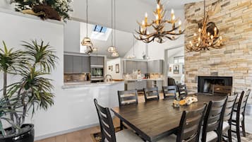 Condo (4 Bedrooms) | Front of property