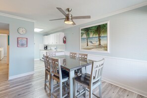 Dining - Beach Access Across the Street, Shared Heated Pool (Corpus Christi)