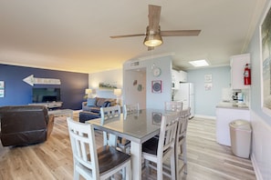 TV - Beach Access Across the Street, Shared Heated Pool (Corpus Christi)