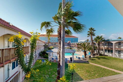 Beach Access Across the Street, Shared Heated Pool