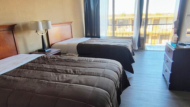 Double Room | WiFi (free) - Greensboro Arcadia Inn (Greensboro)