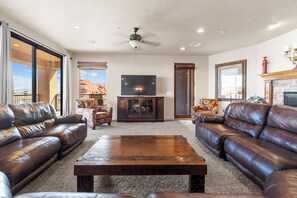 TV, peis og DVD-spiller