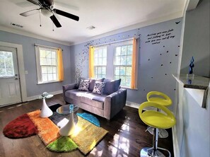 Smart TV - Cozy King bed /Sofa/ Room TV Wifi (Decatur)