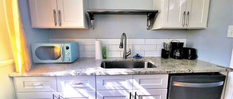 Frigorífic, microones, placa de cuina i rentaplats