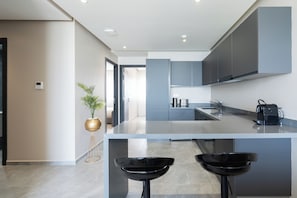 Full-size fridge, oven, stovetop, espresso maker - Atlantic View Appart'Hotel (Casablanca)