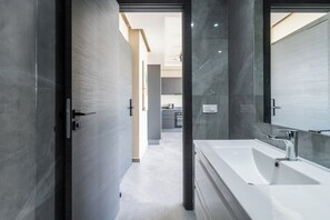 Panoramic Apartment | Bathroom | Shower, hair dryer, towels, soap - Atlantic View Appart'Hotel (Casablanca)