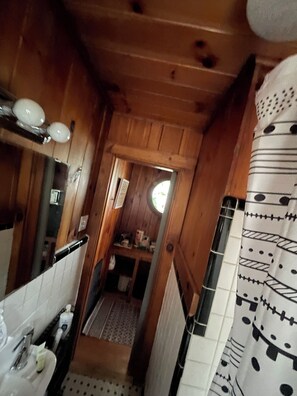 Towels, toilet paper