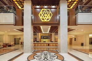 Lobby - Hawthorn By Wyndham Shangri-La Old Town (Deqin)