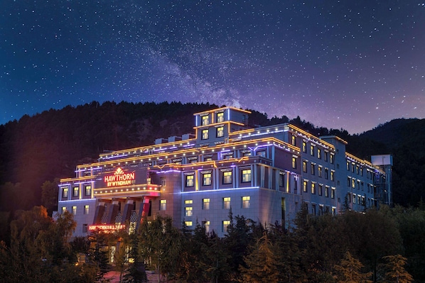 Exterior - Hawthorn By Wyndham Shangri-La Old Town (Deqin)