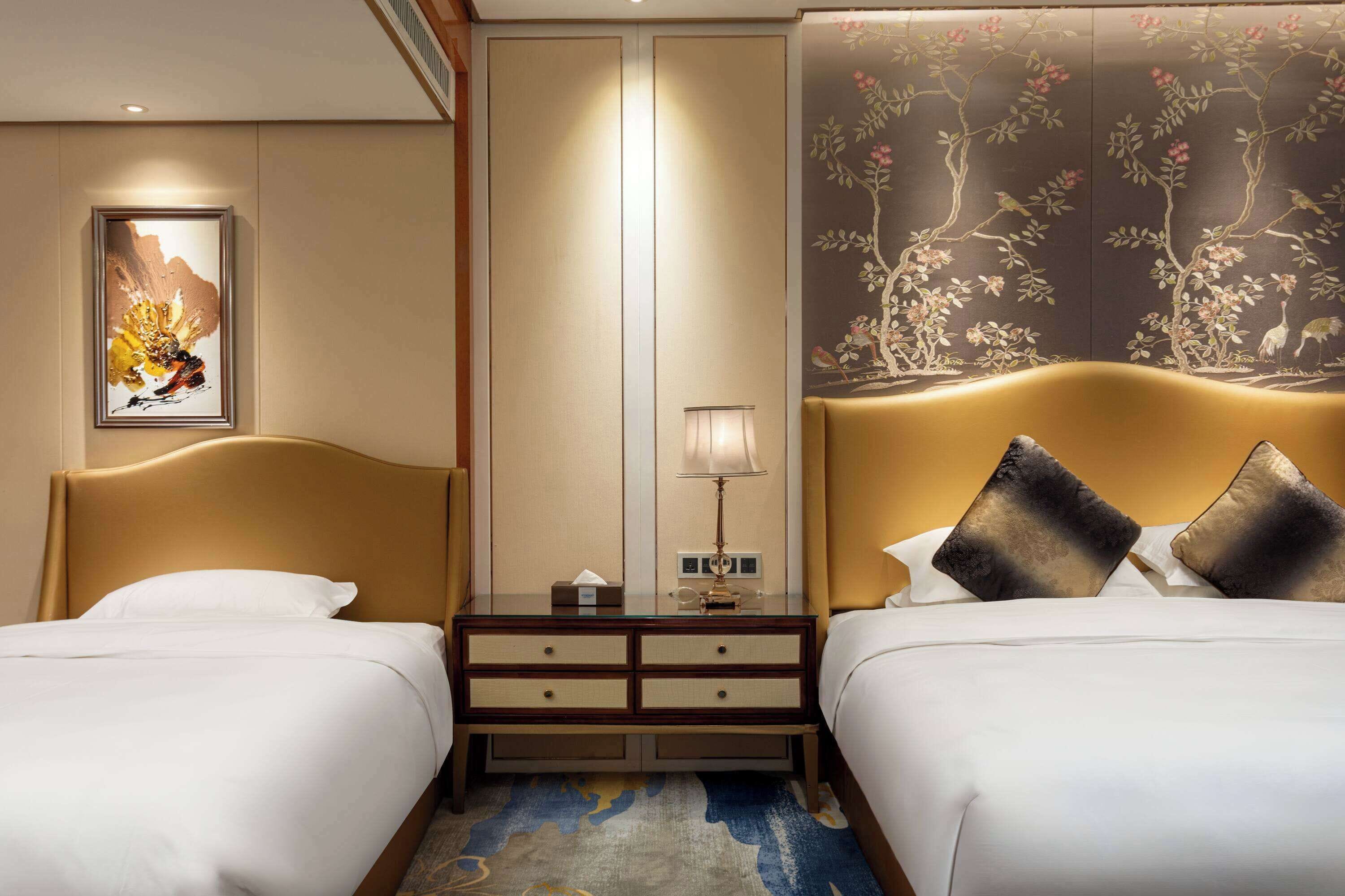 Family Room, Multiple Beds, Smoking