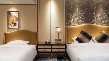 Family Room, Multiple Beds, Smoking