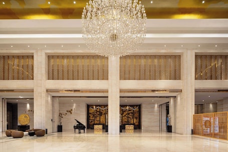 Lobby. Wyndham Kunming Anning Hot Spring Resort
