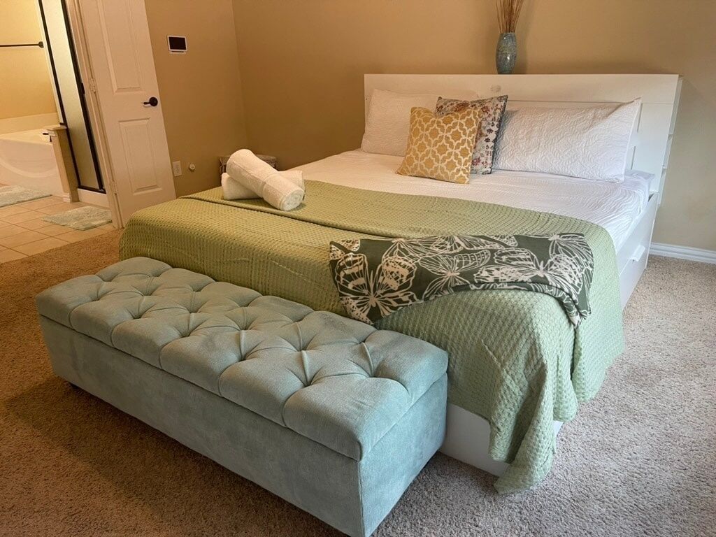 3 quartos, ferros/tábuas de passar roupa, acesso à internet