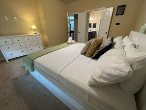 3 bedrooms, iron/ironing board, internet, bed sheets