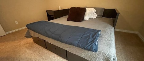 3 bedrooms, iron/ironing board, internet, bed sheets