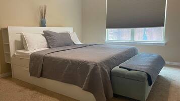 5 Schlafzimmer, Schreibtisch, BĂŒgeleisen/BĂŒgelbrett, kostenloses WLAN