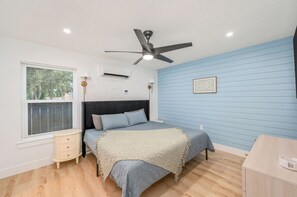 1 slaapkamer, een bureau, reisbedje, wifi