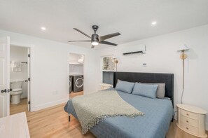 1 bedroom, desk, travel crib, WiFi