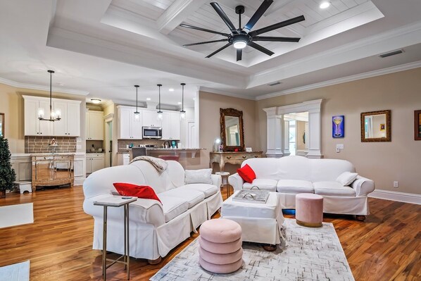 Smart TV, fireplace
