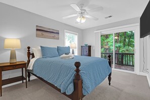 4 bedrooms, desk, iron/ironing board, free WiFi