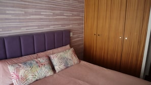 3 quartos, ferros/tábuas de passar roupa, Wi-Fi, roupa de cama