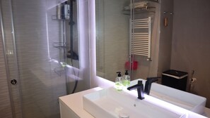 Shower, hair dryer, towels, toilet paper