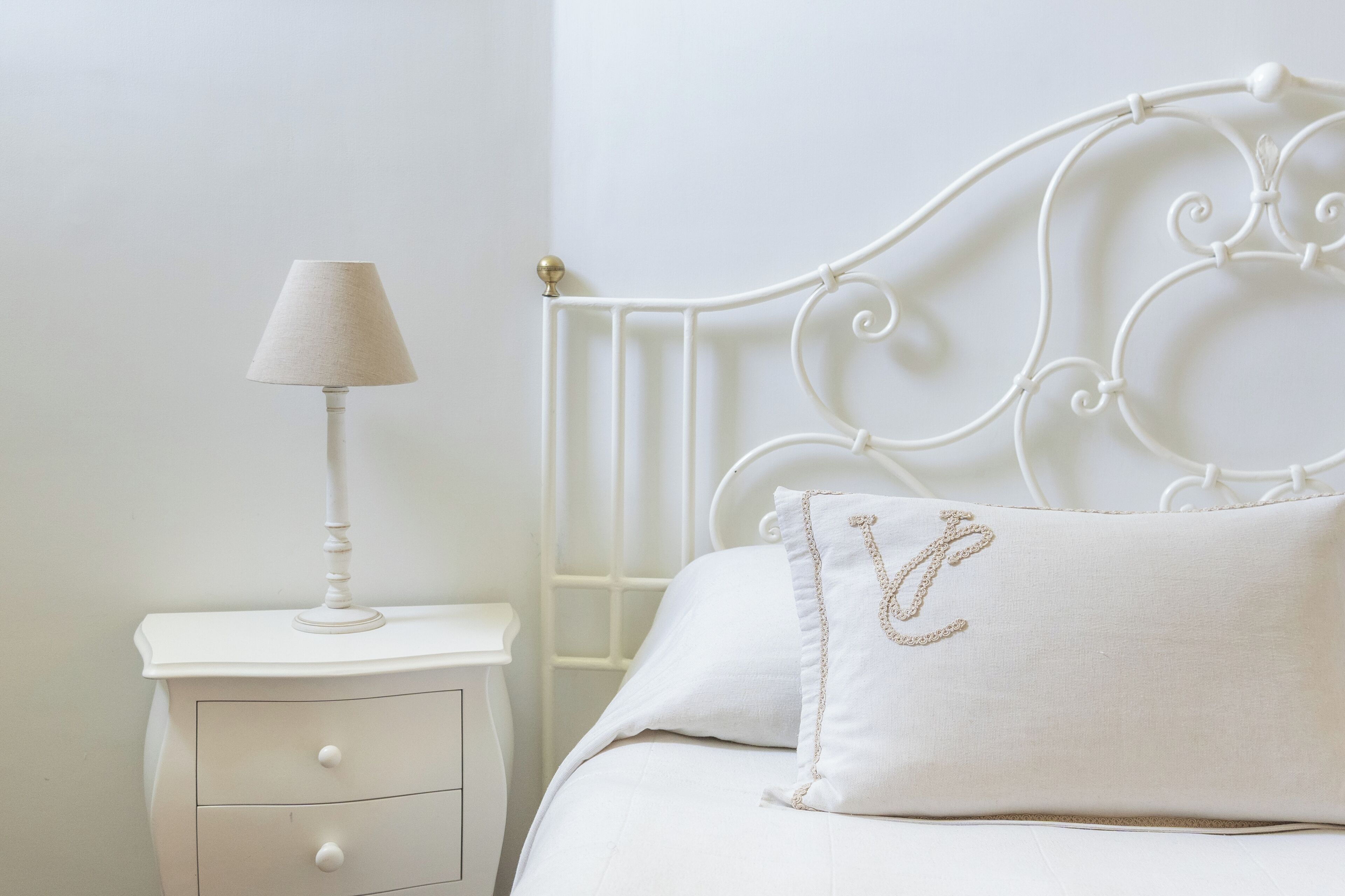 Economy Room | Hypo-allergenic bedding, desk, laptop workspace, iron/ironing board