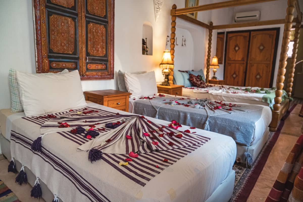 Premium bedding, iron/ironing board, free cots/infant beds, free WiFi