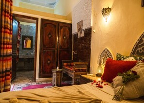 Literie de qualité supérieure, fer et planche à repasser