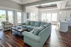 Una televisión, una oficina